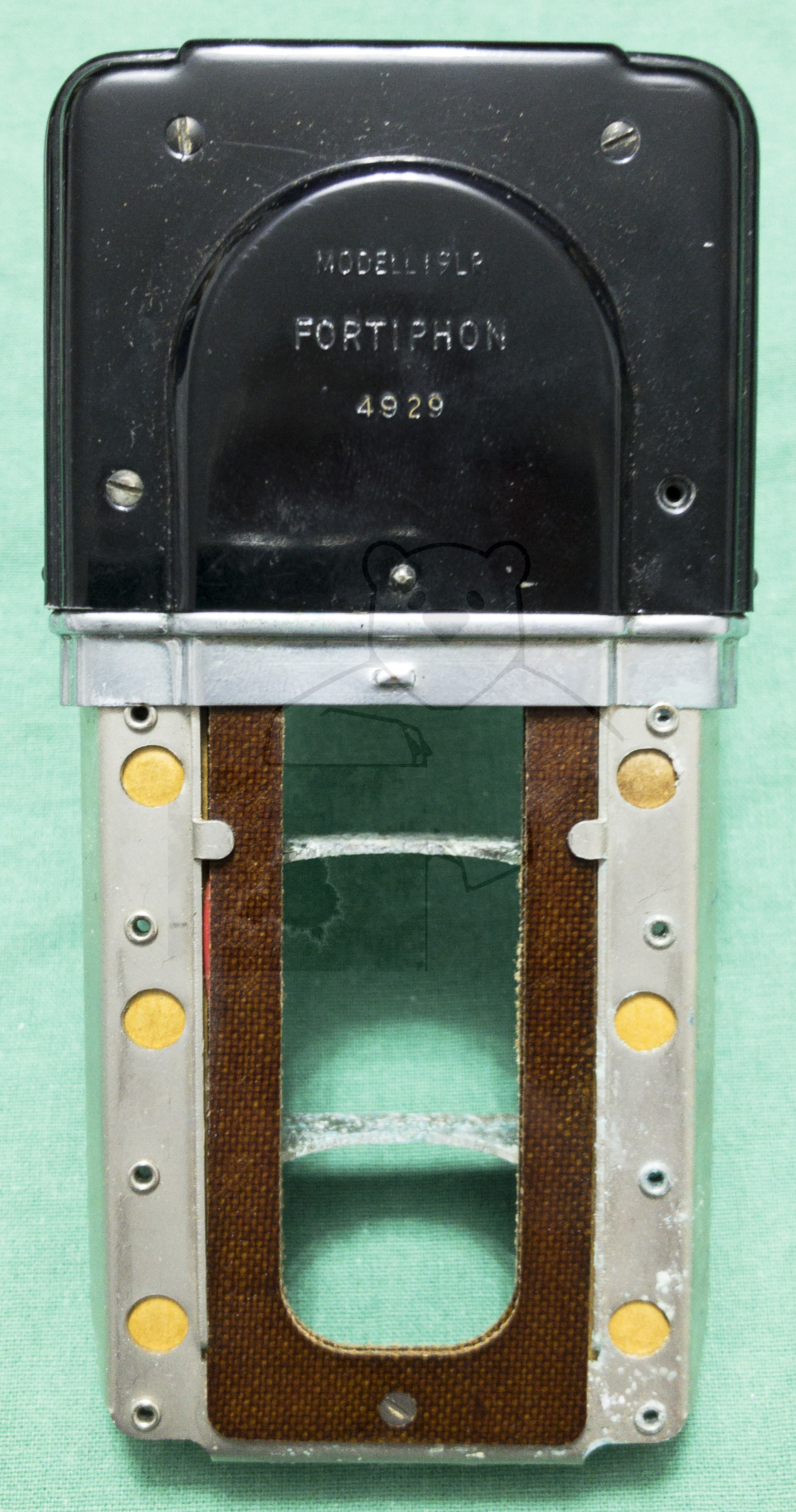 Hörgerät "Fortiphone Type 20", ca. 1949, Herausgezogenes Gerät (Rückseite) zum wechsel der Batterien